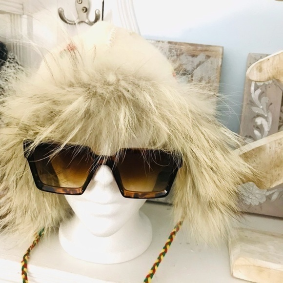 HOST PICK! Inuit hat circa 1960 - Picture 3 of 6